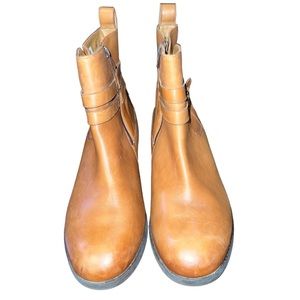 Clarks Chelsea men boots.